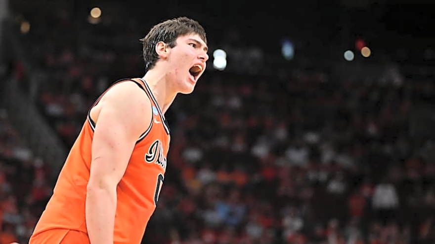 Social Media Reacts to David Mirkovic's Return to Illinois