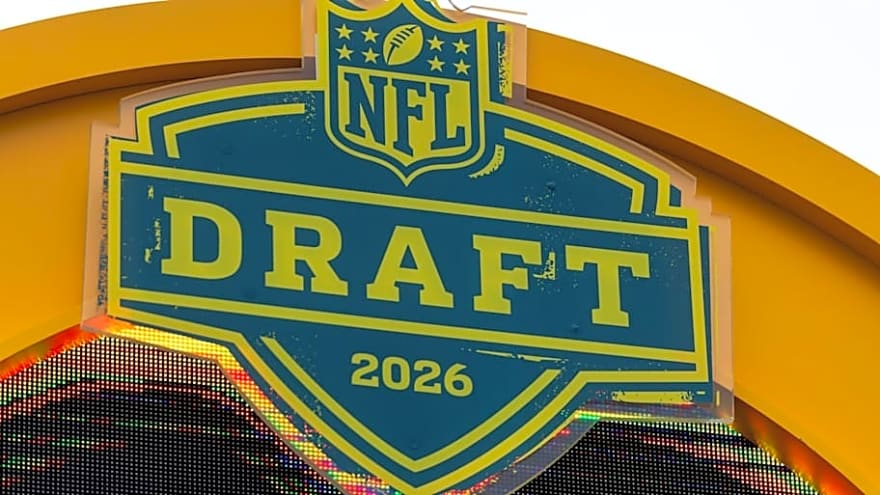 Chicago Bears Make a Head-Scratching Move in Joel Klatt's Latest Mock Draft