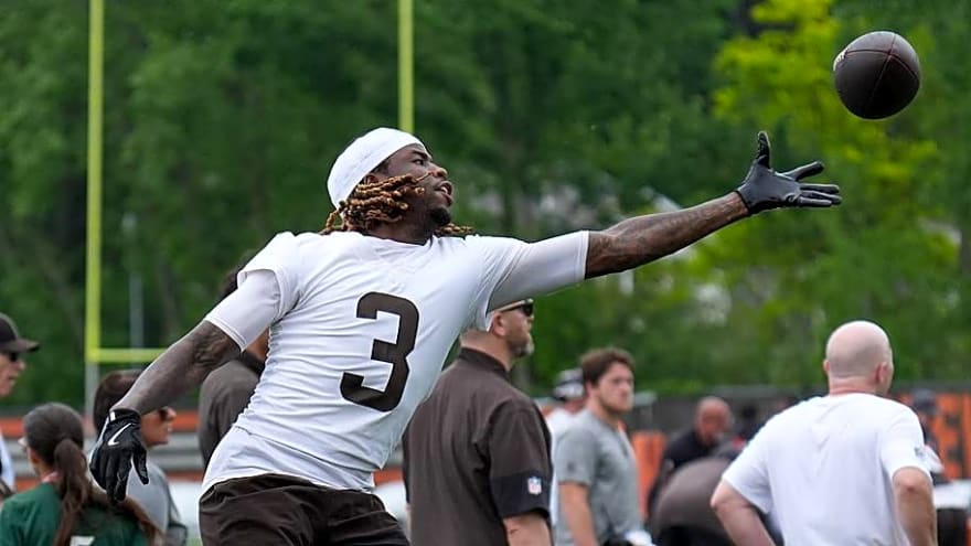 Former Pro Bowler Is Being Phased Out by a Pair of Stellar Rookies in Cleveland