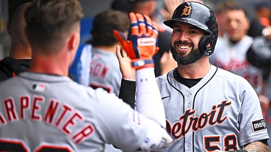 Red Sox Quietly Strike; Sign Veteran Catcher Tomás Nido