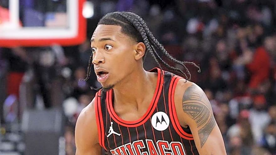 Rob Dillingham 'Pass' Goes Viral for All the Wrong Reasons in Bulls' Loss