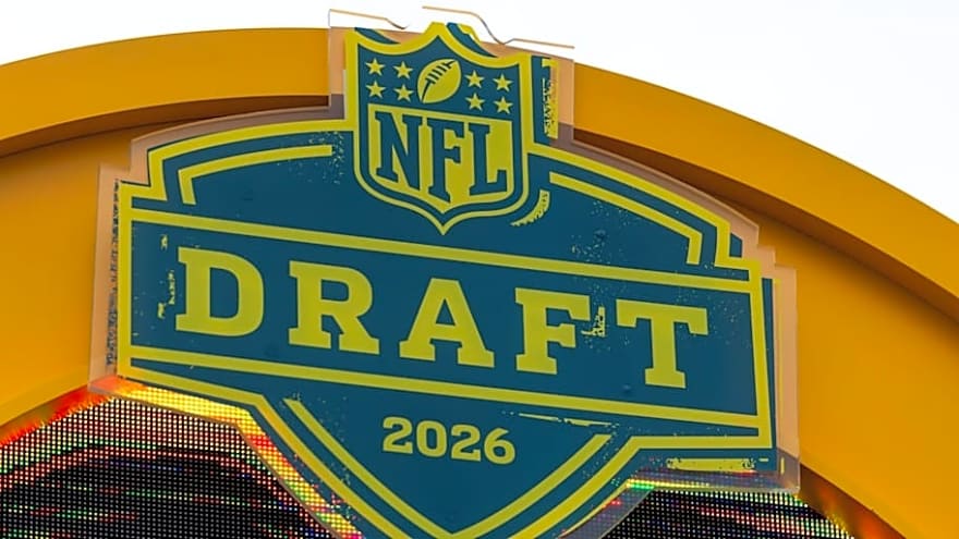 Latest 2026 NFL Mock Draft Bolsters Chicago Bears' Defense in First and Second Rounds