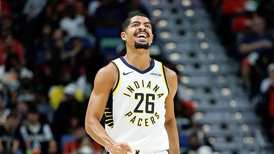 Pacers guard to miss time with knee injury
