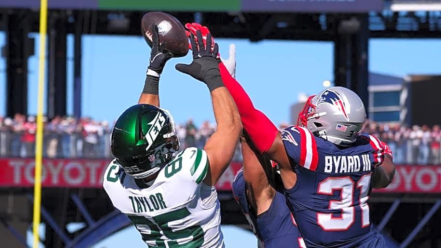 4 Studs & 4 Duds in Jets' Week 6 Loss to Patriots: Aaron Glenn fumbles, David Bailey Shines