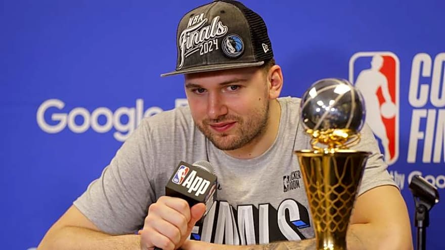 Mavericks' Michael Finley Explains Viral Moment of Taking Luka Doncic's Beer