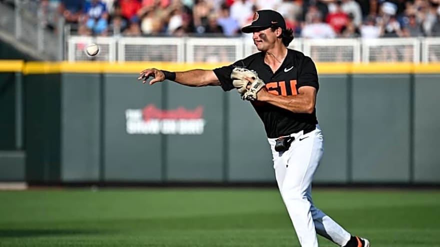 Late Rally Lifts #12 Oregon State Baseball Past #24 Arizona