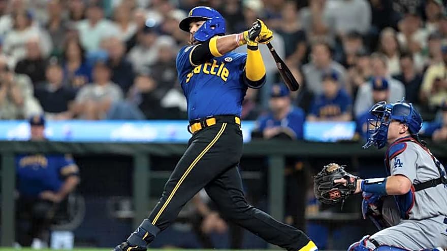 MLB Analyst Speculates on Potential Reunion Between Seattle Mariners, Eugenio Suarez