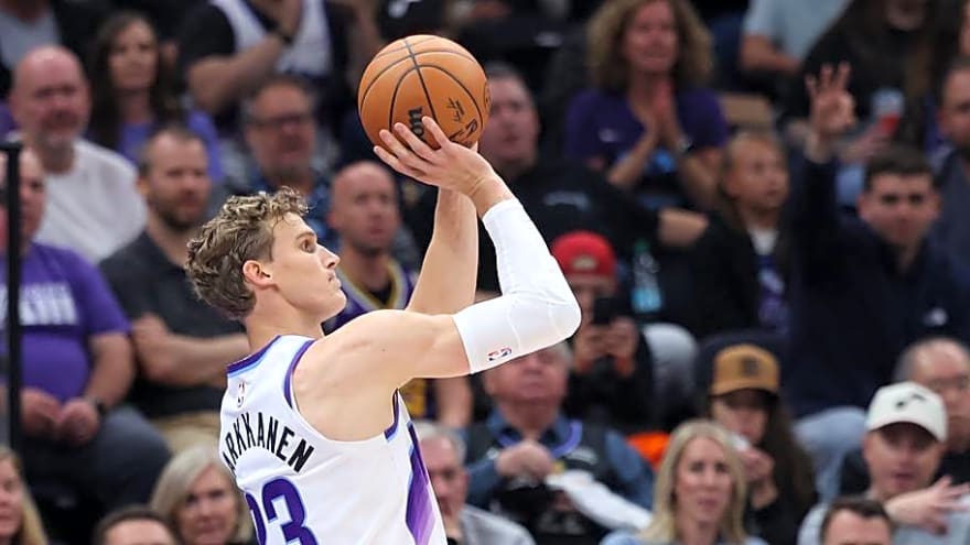 Jazz Star Lauri Markkanen Leaves vs. Grizzlies With Apparent Hand Injury