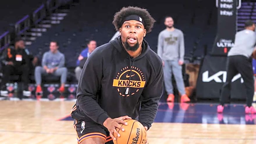 Knicks&#39; Veteran Struggling to Adjust in Unexpected Role