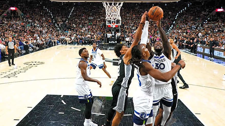 Julius Randle's Success, Potential Lineup Change Loom Large for Wolves in Game 6