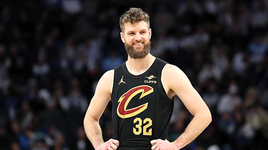 Report: Mavericks Could Be Interested in Cavaliers Sharpshooting Big Man