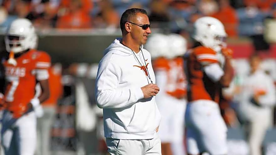 Texas Longhorns Freshman LB Shockingly Expected to Enter Transfer Portal