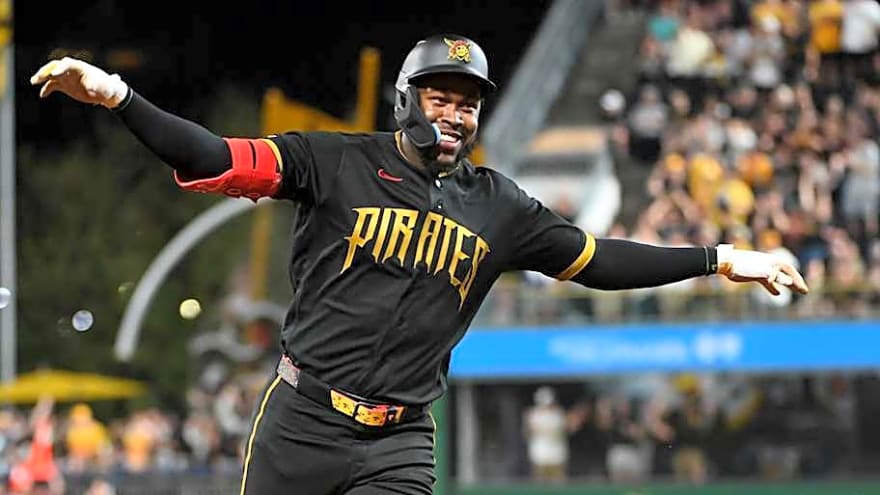 Pirates Strategically Take Two Best Hitters Out vs. Brewers