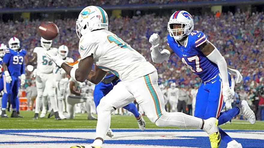Bills Suddenly Have Shot at Super Bowl WR Thanks to AFC Rival