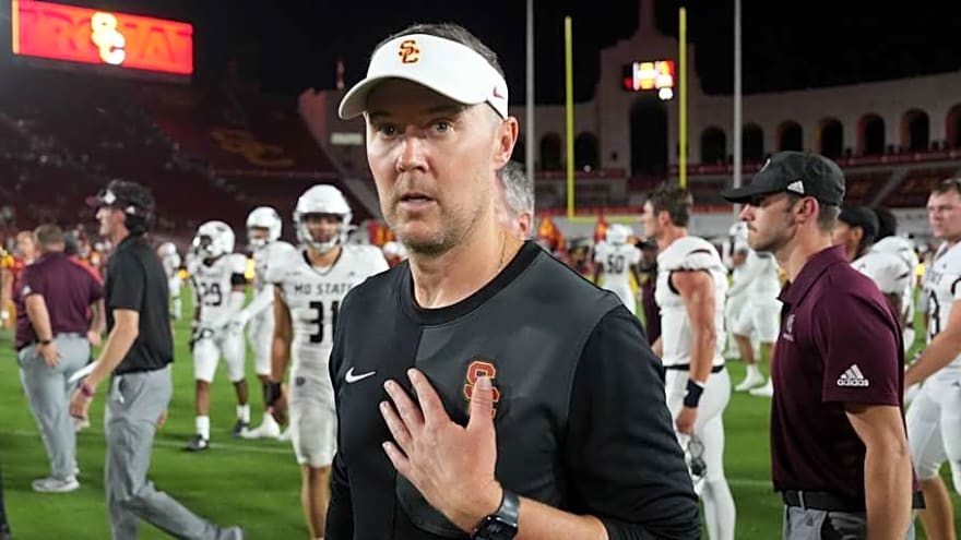 USC&#39;s Lincoln Riley, Chad Bowden Send Unique Message to Trojans Students, Fans