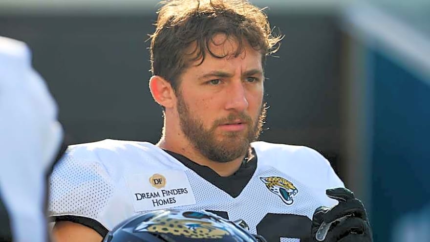 Patriots Sign Former Colts LB for Playoff Run