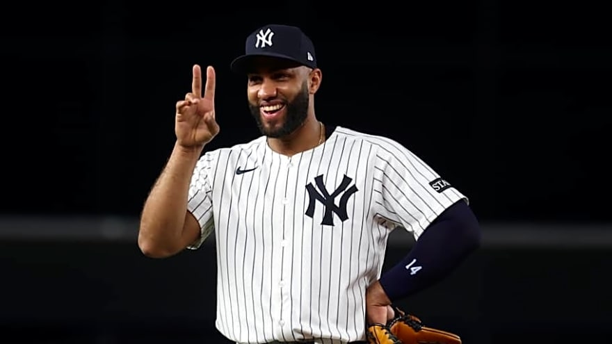 Yankees Re-Sign Right-Handed Infielder