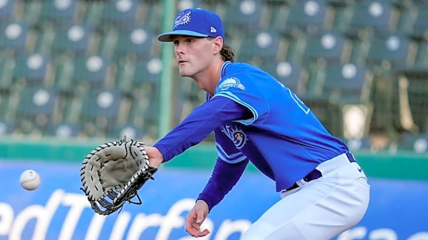 Dodgers Infielder Elects Free Agency