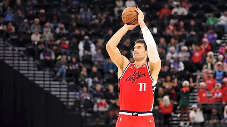 Brook Lopez May Redeem Himself After Giving Clippers Major Boost in 1st Start