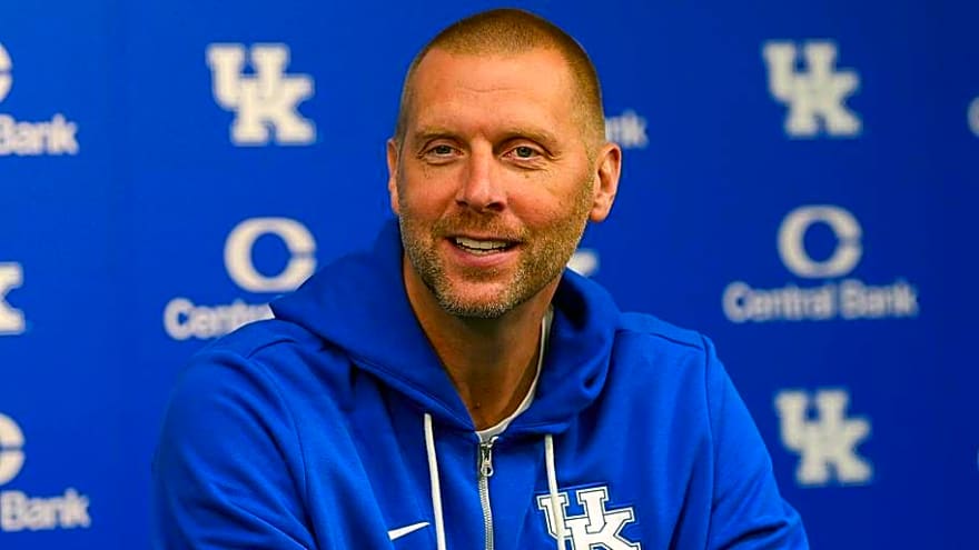 How many players will average double figures this season for Mark Pope's Kentucky Wildcats?