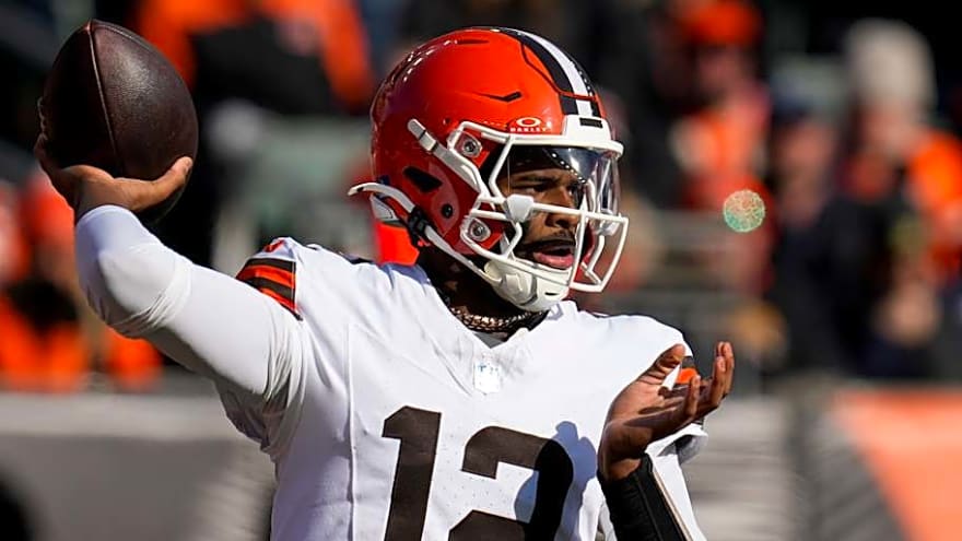 Recently Acquired Offensive Lineman Backs Shedeur Sanders as Browns Quarterback