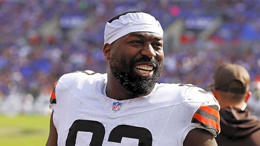 Giants Host Veteran Defensive Lineman Shelby Harris for Visit