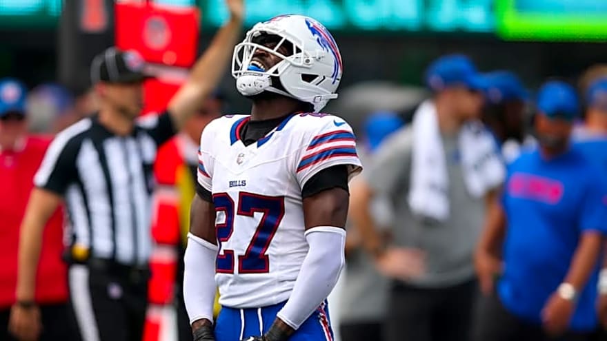 Tre White&#39;s throwback effort highlights strong day for Bills&#39; veterans vs. Patriots