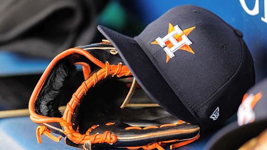 Astros Should Target This Backup Catcher After Non-Tender Decision