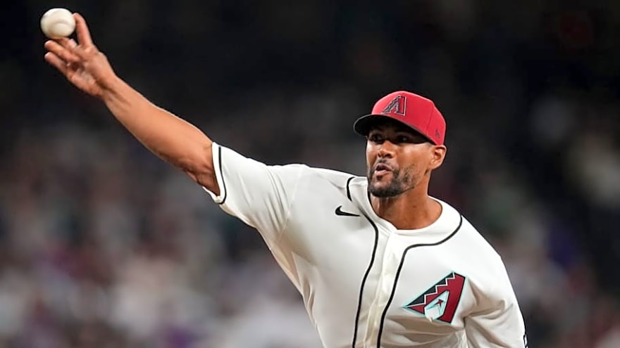 Diamondbacks Veteran Pitcher Elects Free Agency