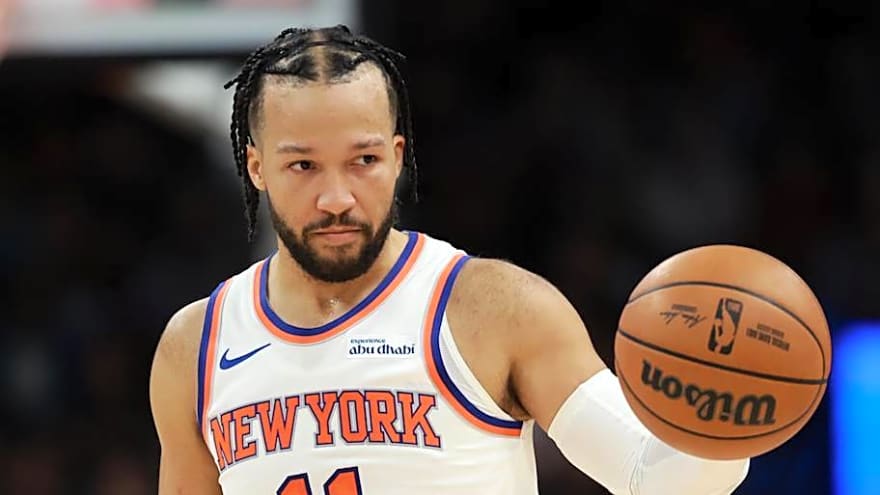 Knicks' Jalen Brunson Leaves Game vs. Kings With Injury