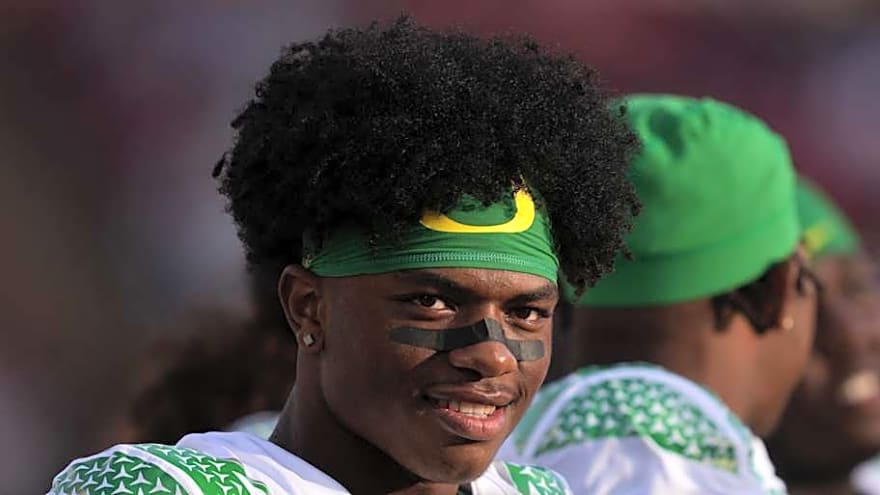 Jerry Mixon Gets Real On Becoming a Leader For Oregon's Defense