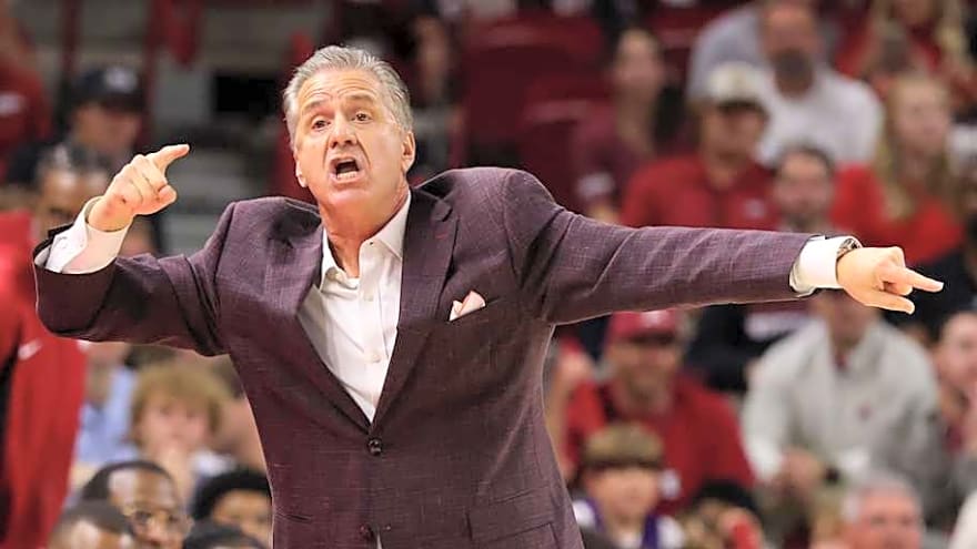 Razorbacks pull game out of fire after poor stretch in second half against Winthrop