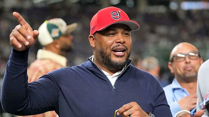 Braves Andruw Jones Surrounded By Fellow Legends for HOF Celebration