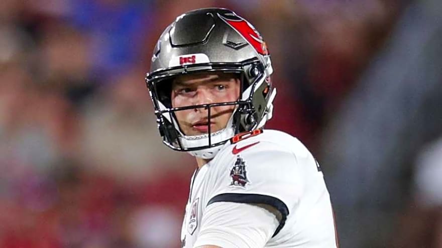 Buccaneers Re-Sign Quarterback Behind Baker Mayfield to $1 Million Deal