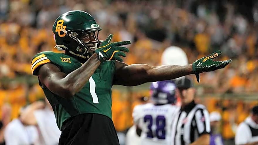 Cowboys Coach Takes Close Look at TE Prospect With 'Go-Go-Gadget Arms'