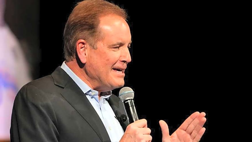 Legendary Nantz Tells Kelce Why He Makes Chiefs Sing