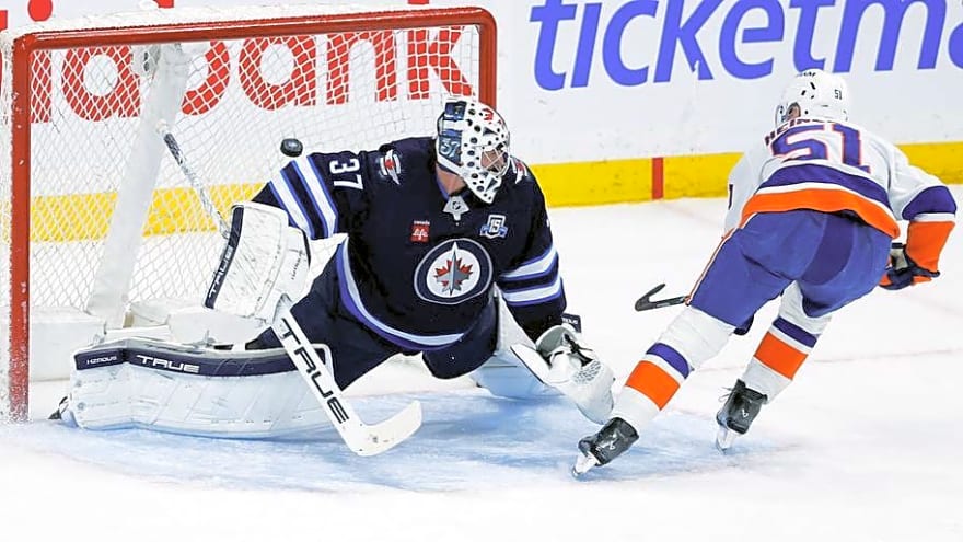 NY Islanders Fortunate to Not Be Part of Connor Hellebuyck Sweepstakes
