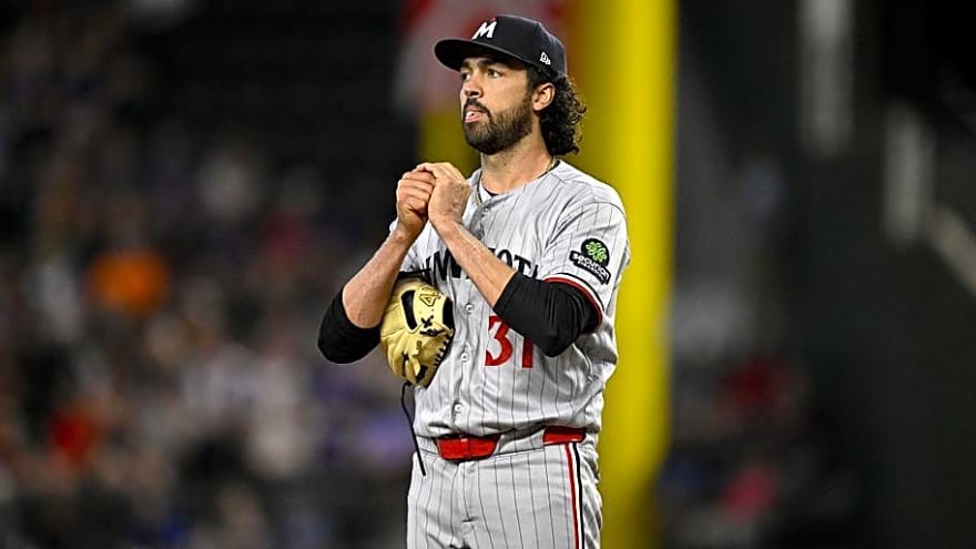 Twins DFA Reliever After Dreadful 7-Game Audition; Rojas Back From IL