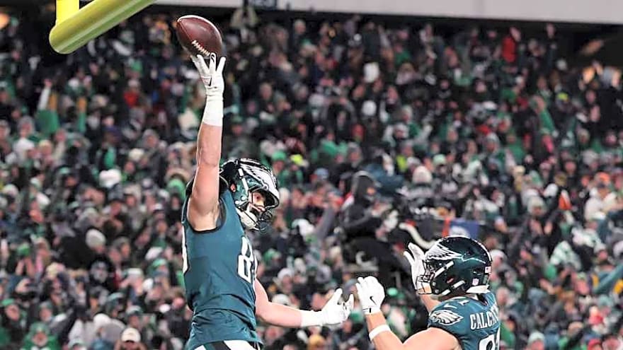 Touchdown-Maker Scores Twice To Help Eagles Open 13-10 Halftime Lead Vs. 49ers