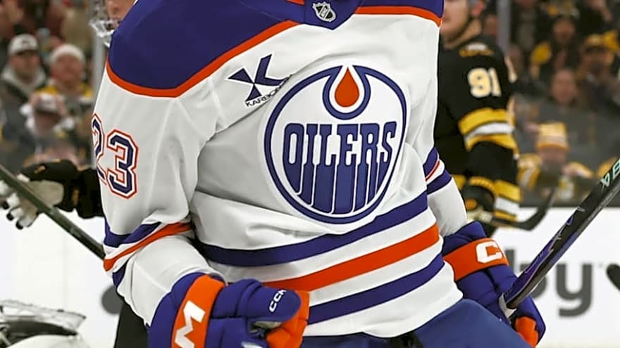 Insider Thinks Oilers Could Call Sabres After Tristan Jarry Injury