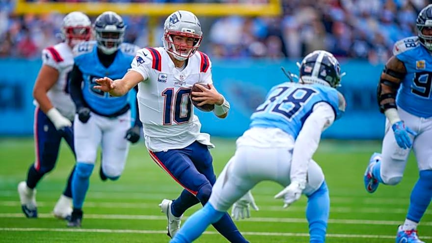 Patriots QB Uses Wheels in First Half Over Titans