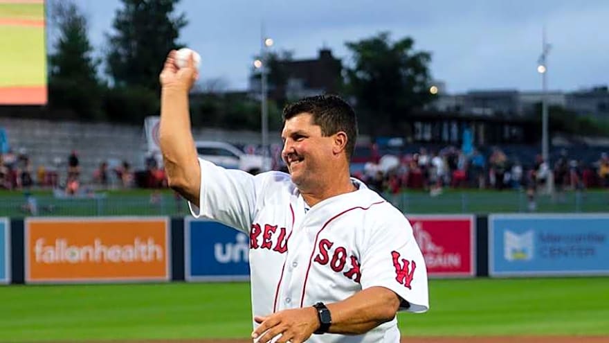Former Boston Red Sox World Champions Make Appearances For Savannah Bananas
