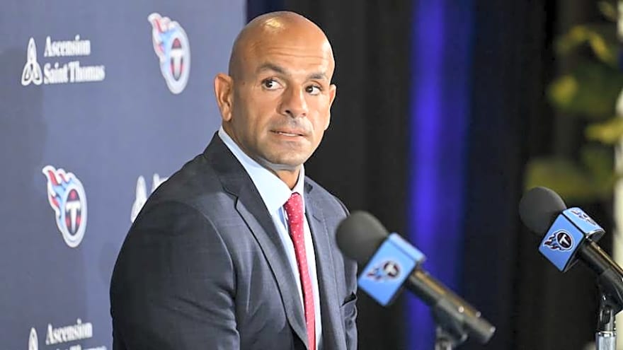 The 49ers are Thankful Robert Saleh Didn’t Take This Coach with Him