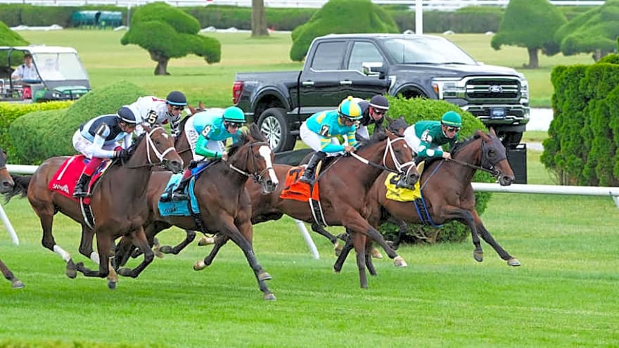 Saratoga opening day feature De La Rose splits into two divisions