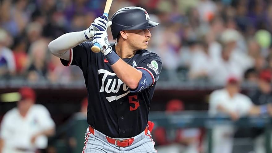 Pirates Re-Sign Outfielder with Local Ties