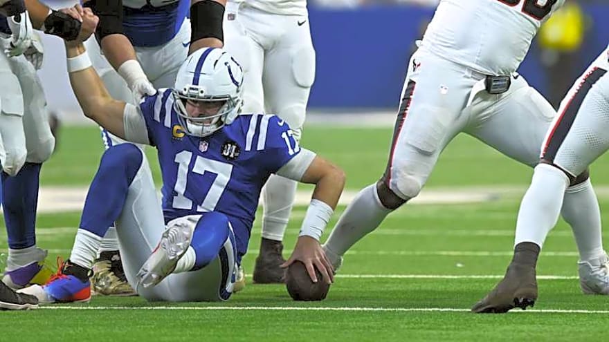 Colts&#39; Daniel Jones’ Ranks Unsettlingly Low in Vital QB Stat