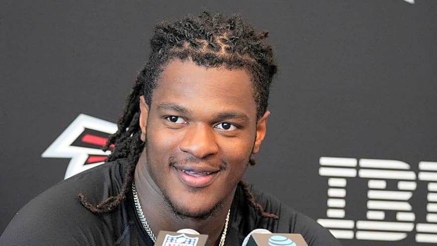 Falcons Rookie Suddenly Emerging as Key Piece of Defense