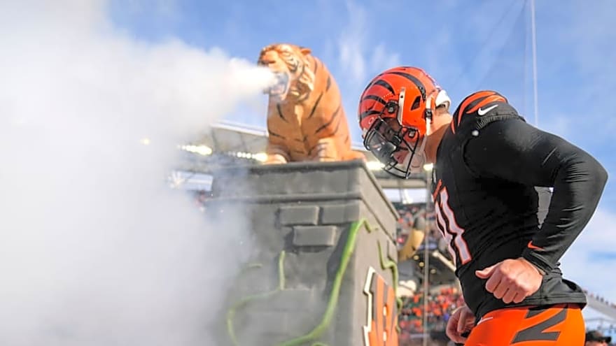 It's Now or Never for Colts to Sign Trey Hendrickson