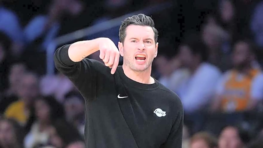 Lakers Coach Finally Loses Patience With Deandre Ayton