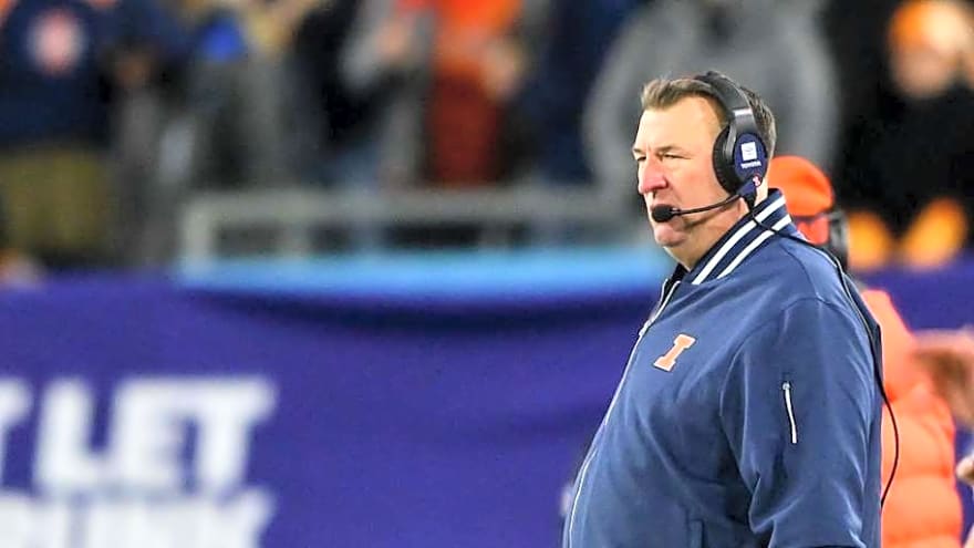 Two More Illinois Football Players Hit the Transfer Portal – What It Means